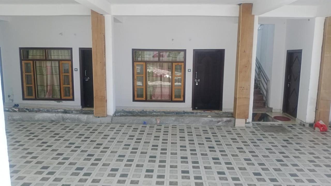 Rahul Hotel & Restaurant 무소리에 외부 사진