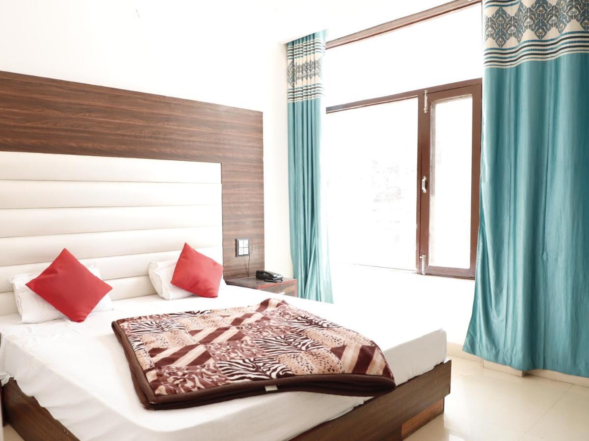Rahul Hotel & Restaurant 무소리에 외부 사진