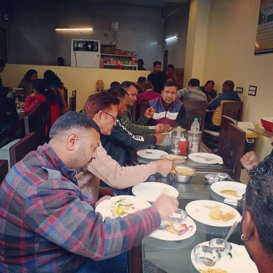 Rahul Hotel & Restaurant 무소리에 외부 사진