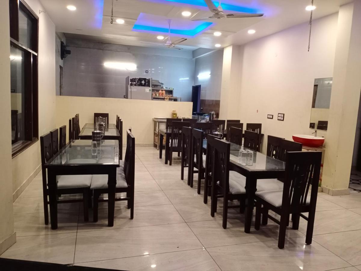 Rahul Hotel & Restaurant 무소리에 외부 사진