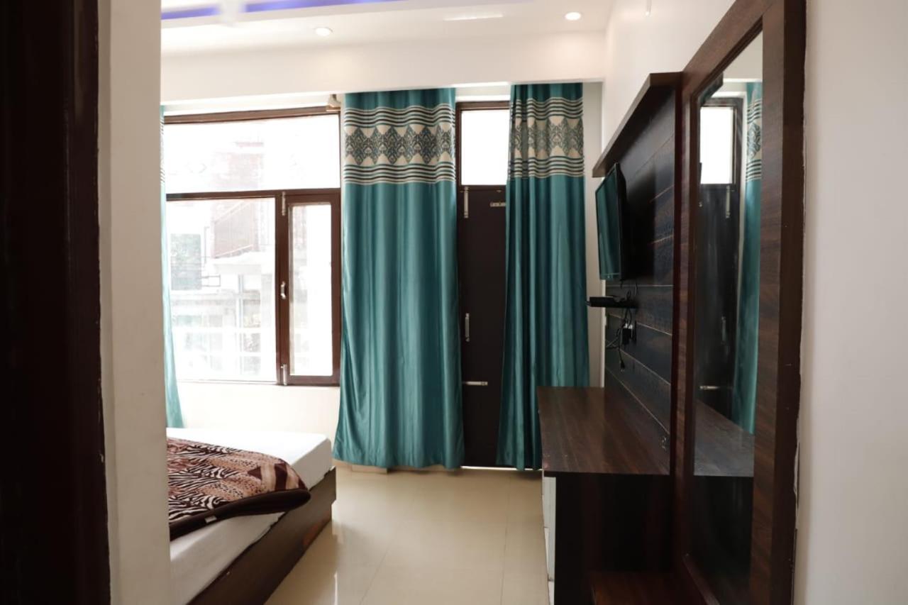 Rahul Hotel & Restaurant 무소리에 외부 사진