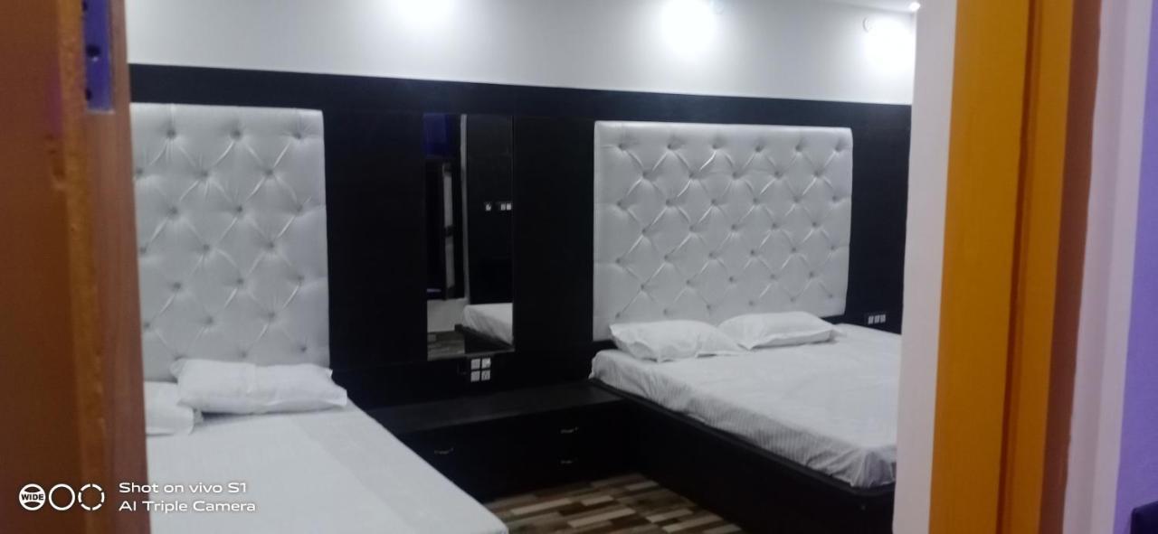 Rahul Hotel & Restaurant 무소리에 객실 사진