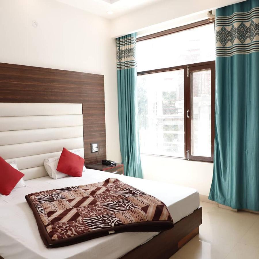 Rahul Hotel & Restaurant 무소리에 객실 사진