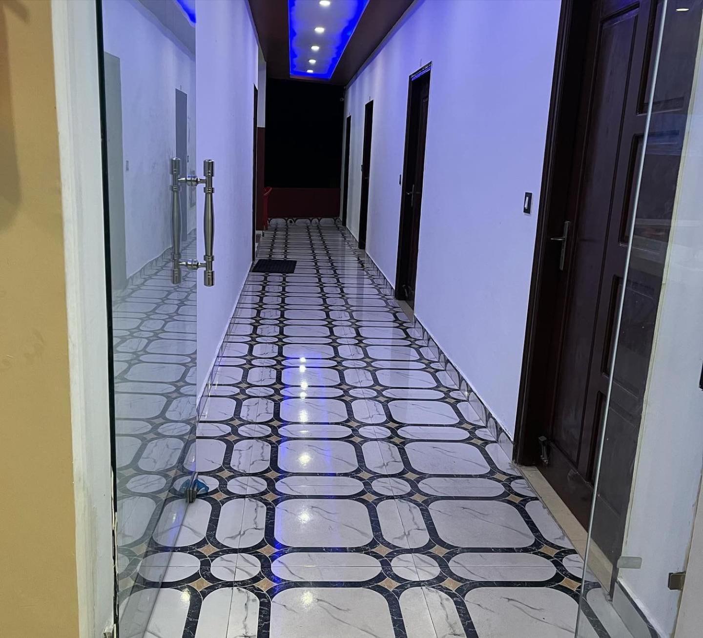Rahul Hotel & Restaurant 무소리에 외부 사진