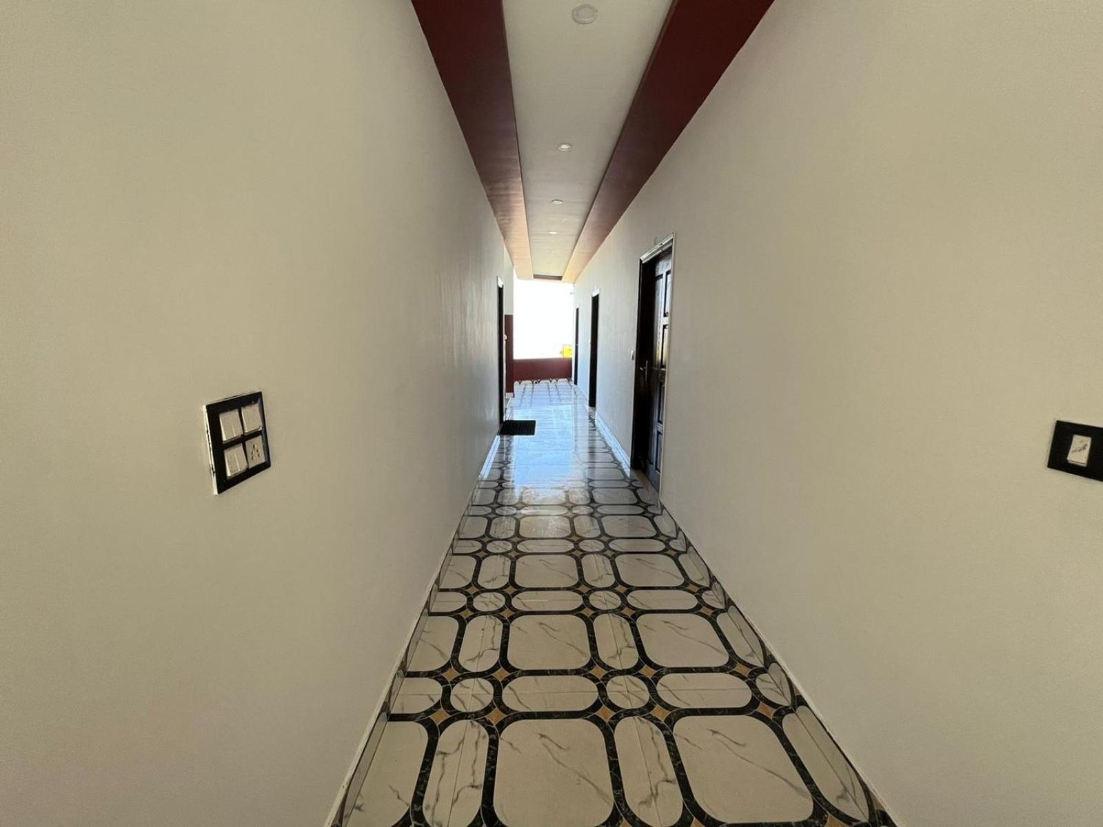 Rahul Hotel & Restaurant 무소리에 외부 사진