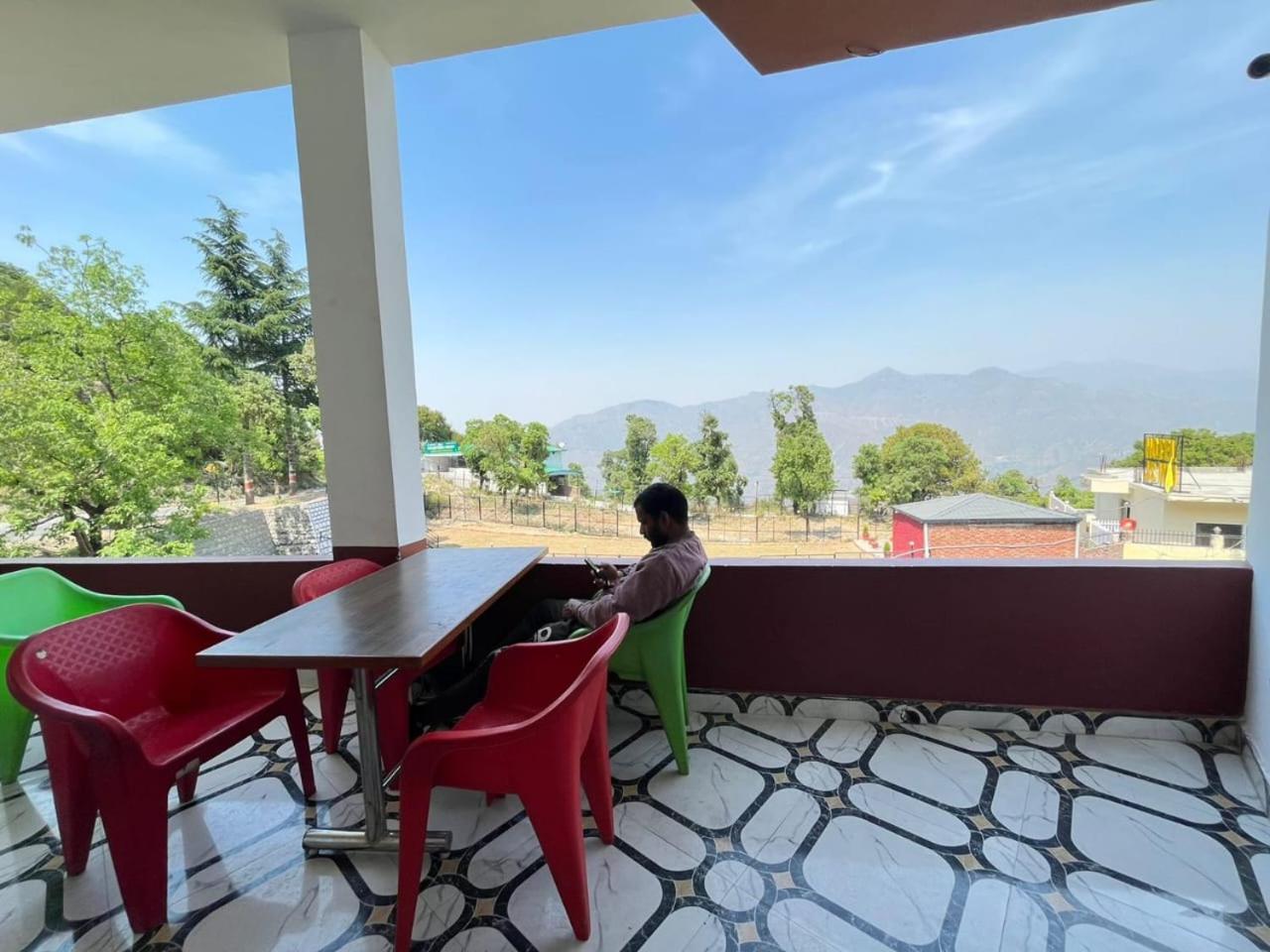 Rahul Hotel & Restaurant 무소리에 외부 사진