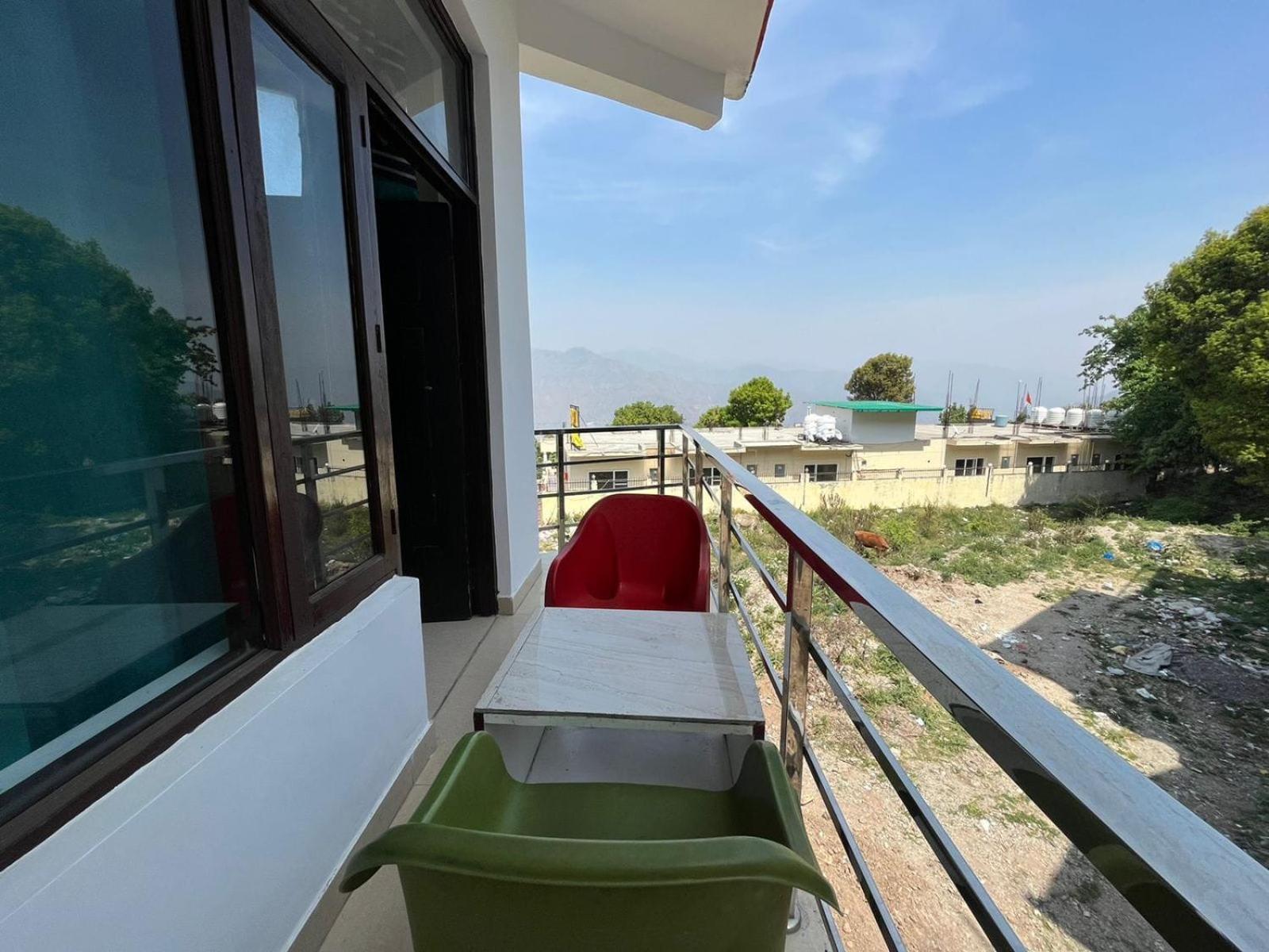 Rahul Hotel & Restaurant 무소리에 외부 사진