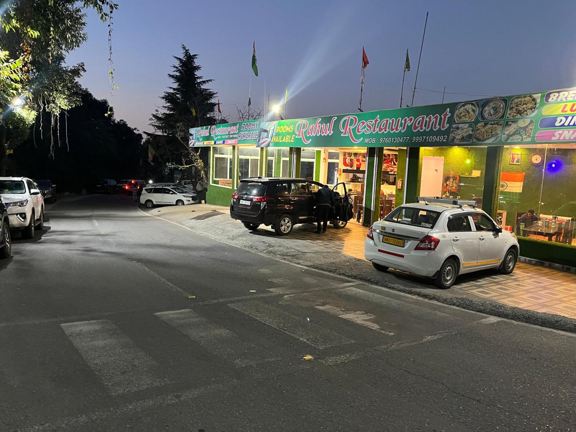 Rahul Hotel & Restaurant 무소리에 외부 사진